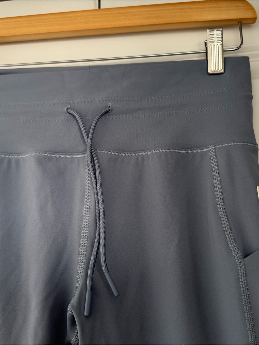 Vuori Women's Leggings in Slate Blue
